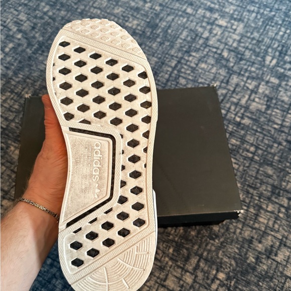 Adidas NMD R1 V2 - Picture 5 of 9